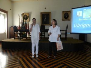 Enfermeira Denis Spósito, coordenadora do evento ea palestrante Enfermeira Maria Antonieta Velosco Martinho