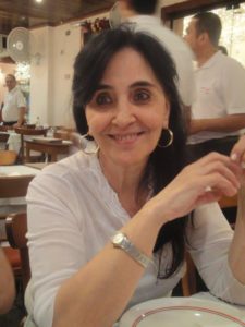 Diretora Maria de Lourdes Santos